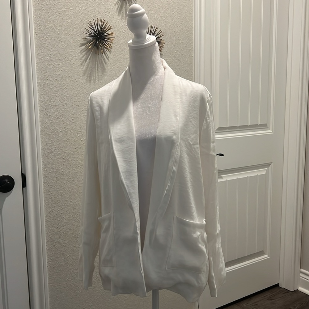 L'Academie Castaway Blazer in White - Picture 5 of 9